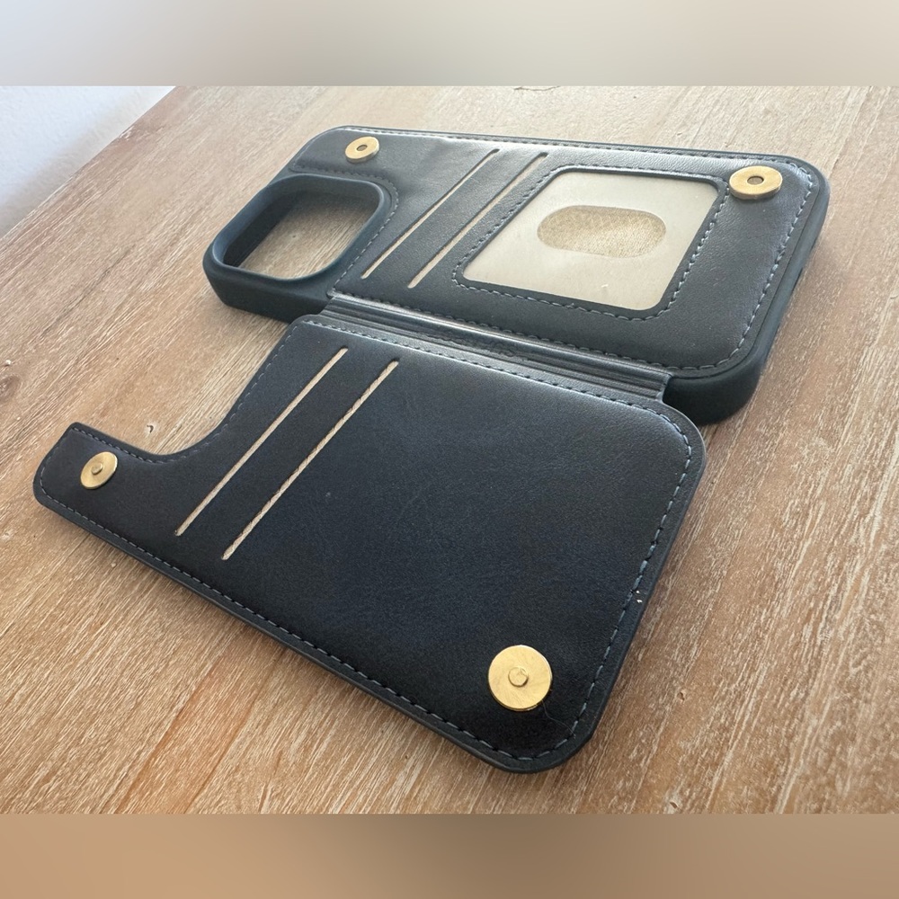 ⭐️NWOT iPhone 12 / IPhone 12 Pro case (fits both)